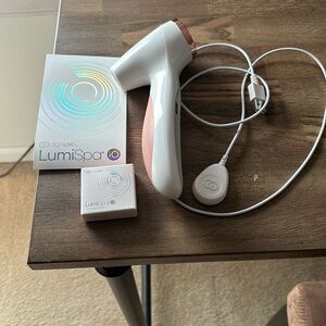 ageLOC LumiSpa iO Skincare Tool - White and Pink